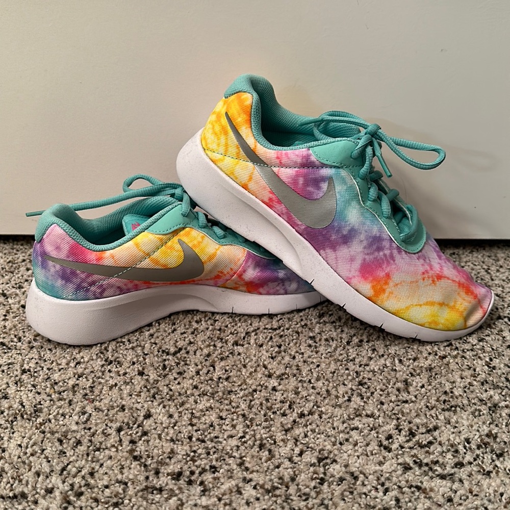 NEW never worn - Nike tie dyed tennis shoes